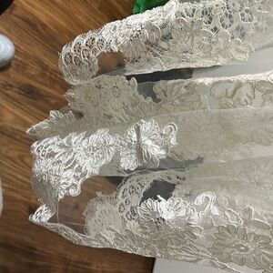 Elegant Ivory Lace Veil